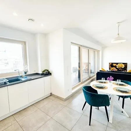 Private 1 Bedroom Haven With Terrace And Parking *