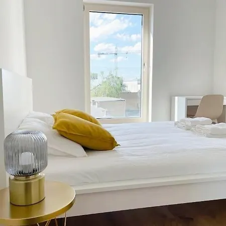 Private 1 Bedroom Haven With Terrace And Parking Appartamento
